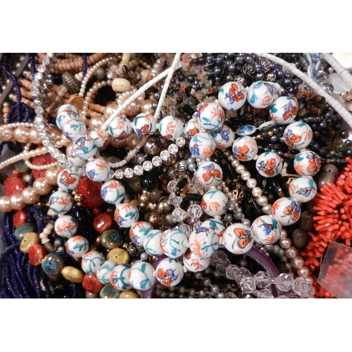 100 - A Chinese porcelain bead necklace fastening on a gilt metal clasp, 720mm total length; a qty of cost... 