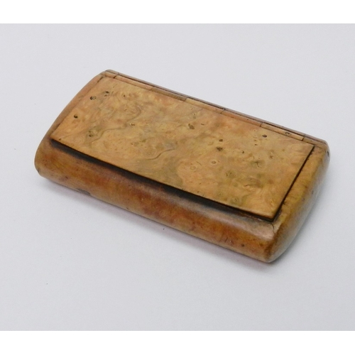 109 - A burr yew snuff box. 90mm long