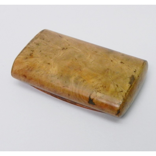 109 - A burr yew snuff box. 90mm long