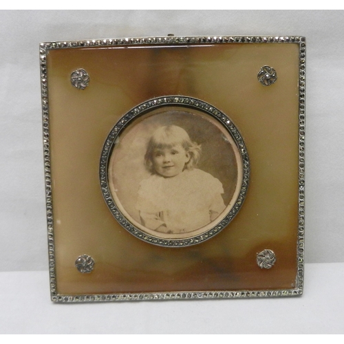 15 - An Edwardian silver repousse fronted photograph frame, a/f, aperture 135x90mm; a continental white m... 