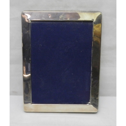 17 - A silver photograph frame of plain design, aperture 175x125mm; another late 20th cent silver photogr... 