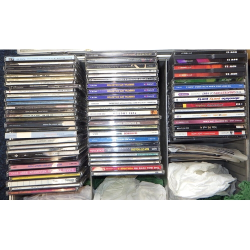 32 - A large qty of various CDs to inc pop etc (7)