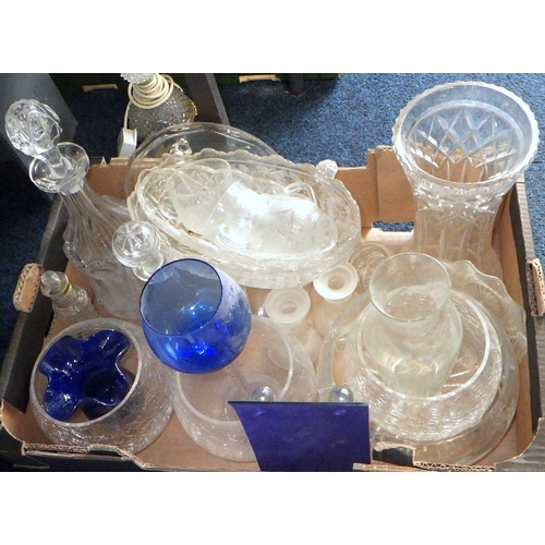 34 - A large qty of glass ware (8)