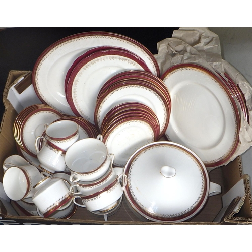 35 - A qty of Paragon Holyrood table ware