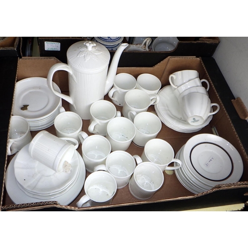 175 - A large qty of misc ceramics to inc tea wares, dinner wares etc (4)