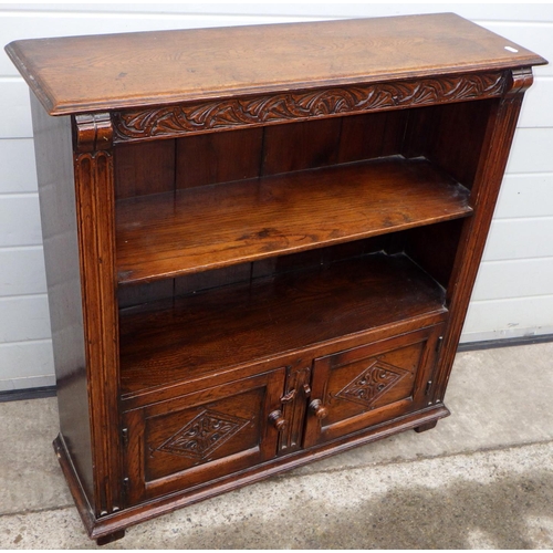 An oak low bookcase with panelled lower doors, 89cm wide