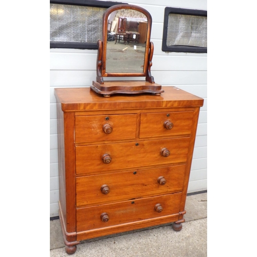 546 - A Victorian mahogany chest of drawers, 97cm wide, together with a toilet mirror (2)