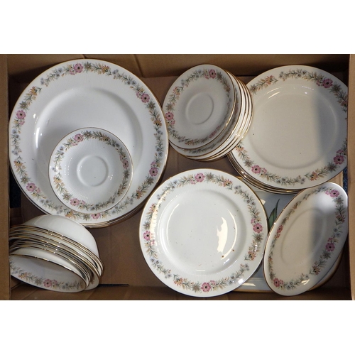 290 - A large qty of Paragon & Royal Albert Belinda table ware (3)