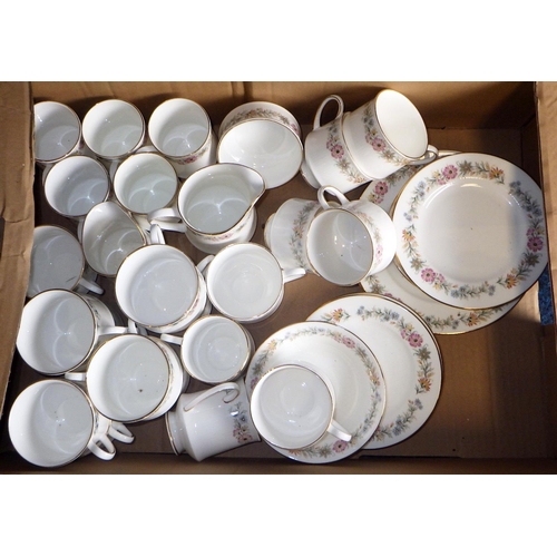 290 - A large qty of Paragon & Royal Albert Belinda table ware (3)