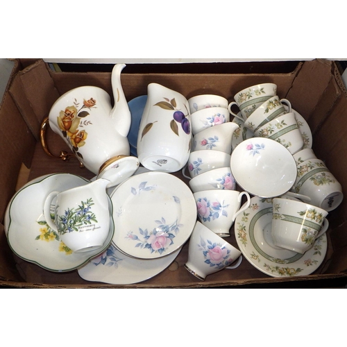 296 - A qty of various tea wares to inc Royal Albert, Meakin etc (3)