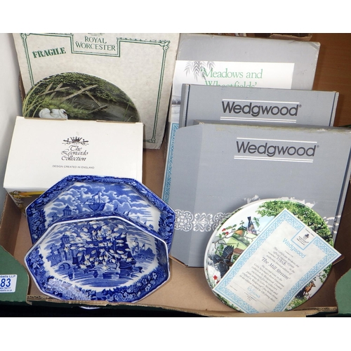 383 - A qty of misc ceramics to inc Wedgwood cabinet plates, Worcester vase, Florence swan etc (2)