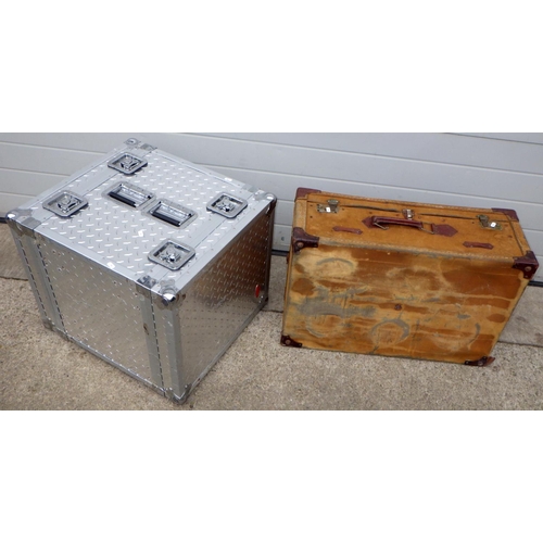 477 - Two modern storage boxes and a large suitcase (3)