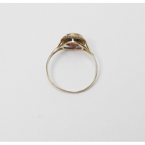 77 - A 9ct gold and garnet ring.  1.2g gross / stone 8.5 x 6mm oval.