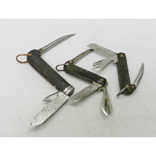 134 - Three British Army pen knives / jack knives, dated 1936, 1946, 1946.