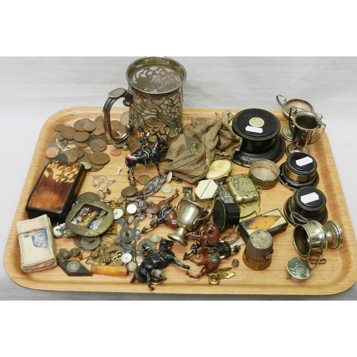 143 - A collectors' lot including Britain's Die Cast soldier figures, military and livery buttons, an Angl... 