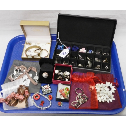 56 - A qty of cufflinks incl white metal examples; costume jewellery etc incl a silver gilt necklace, a w... 