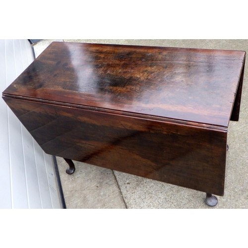 578 - A Geo III mahogany drop leaf table on pad feet, restorations