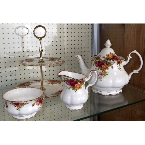 86 - A large group of Royal Albert Country Rose tea / coffee ware (qty)