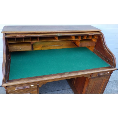 527 - An Edwardian walnut roll top desk, 153cm wide, with brass label Forest City, Furniture Co, Rockford,... 