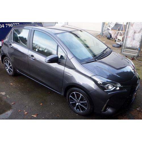 916 - A Toyota Yaris, YC68 LCU, grey, Icon Tech VVT-I Hev Cvt, 5 door hatchback, 1497cc Petrol Hybrid, sho... 