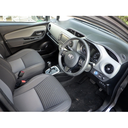 916 - A Toyota Yaris, YC68 LCU, grey, Icon Tech VVT-I Hev Cvt, 5 door hatchback, 1497cc Petrol Hybrid, sho... 