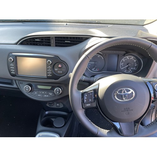 916 - A Toyota Yaris, YC68 LCU, grey, Icon Tech VVT-I Hev Cvt, 5 door hatchback, 1497cc Petrol Hybrid, sho... 
