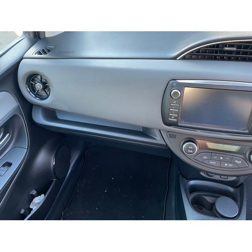916 - A Toyota Yaris, YC68 LCU, grey, Icon Tech VVT-I Hev Cvt, 5 door hatchback, 1497cc Petrol Hybrid, sho... 