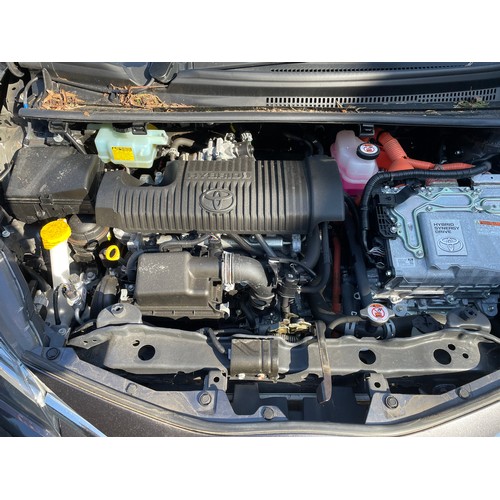 916 - A Toyota Yaris, YC68 LCU, grey, Icon Tech VVT-I Hev Cvt, 5 door hatchback, 1497cc Petrol Hybrid, sho... 