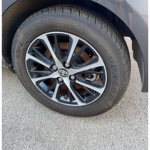 916 - A Toyota Yaris, YC68 LCU, grey, Icon Tech VVT-I Hev Cvt, 5 door hatchback, 1497cc Petrol Hybrid, sho... 