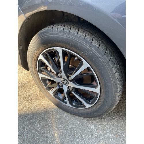 916 - A Toyota Yaris, YC68 LCU, grey, Icon Tech VVT-I Hev Cvt, 5 door hatchback, 1497cc Petrol Hybrid, sho... 