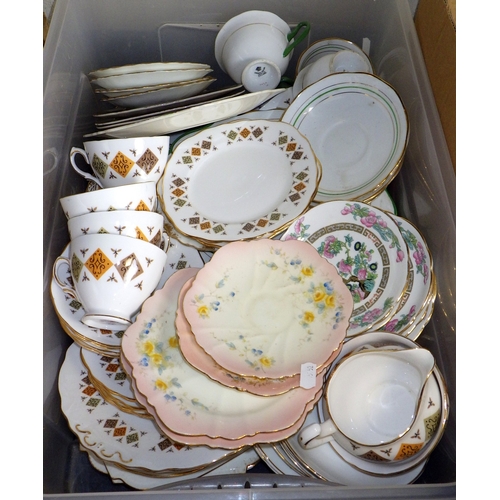 20 - Various ceramics and teaware, some a/f.  (5)