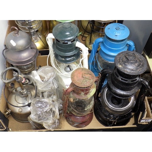 37 - A quantity of various kerosine lamps af (2)