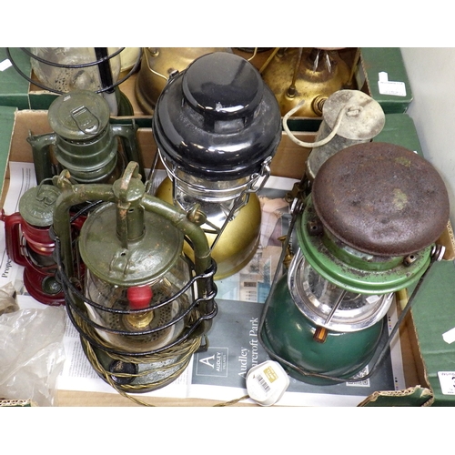 38 - A quantity of various kerosine lamps (2)