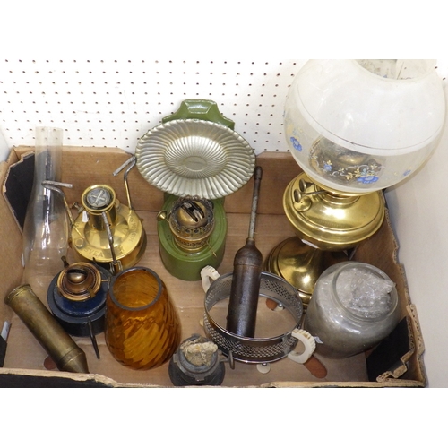 39 - A quantity of various oil cans together with grease pumps and oil lamps af (2)