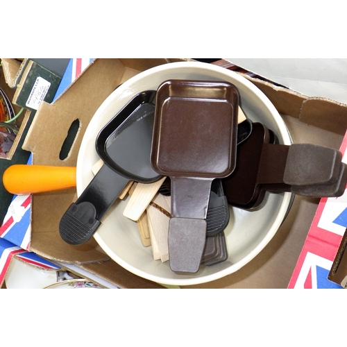 47 - A Le Creuset fondu set