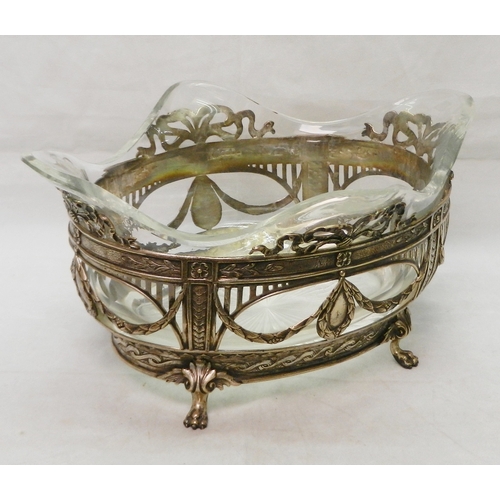 4 - An Edwardian silver swag motif openwork framed centrepiece / jardiniere having a crystal liner, Samu... 