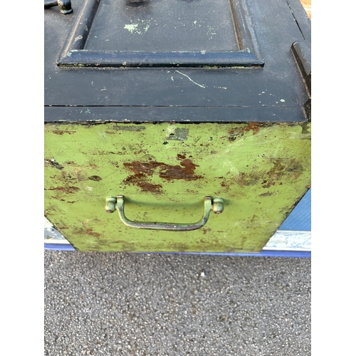 A strong box / safe