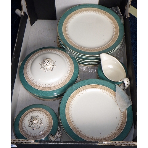 A qty of Losol 'Claremont' tableware