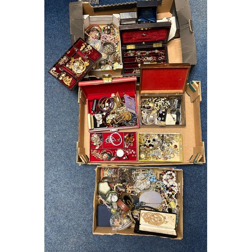 416 - A large qty of costume jewellery (3)