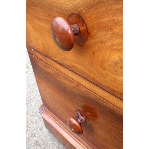 630 - A Victorian mahogany chest of drawers, two handles chipped, split to side, 96cm wide