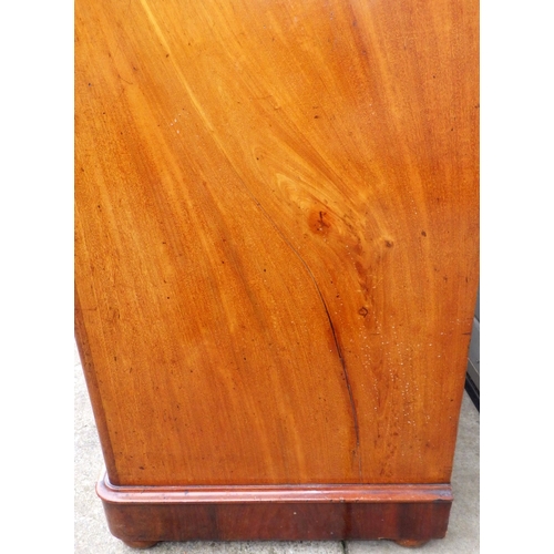 630 - A Victorian mahogany chest of drawers, two handles chipped, split to side, 96cm wide