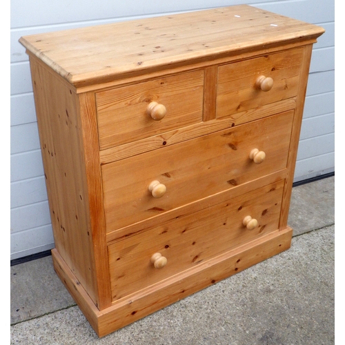 640 - A modern pine chest of drawers, 98cm wide