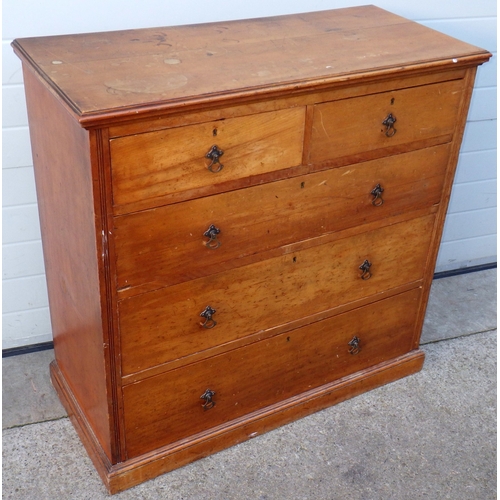 653 - A late Victorian chest of drawers, 110cm wide (a/f)