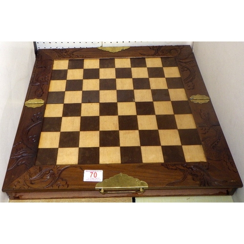 70 - A carved chess set
