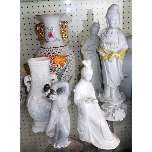 99 - A group of  of Chinese Blanc de Chine to inc figures, lamps etc