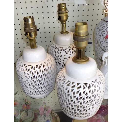 99 - A group of  of Chinese Blanc de Chine to inc figures, lamps etc