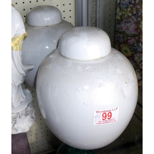 99 - A group of  of Chinese Blanc de Chine to inc figures, lamps etc