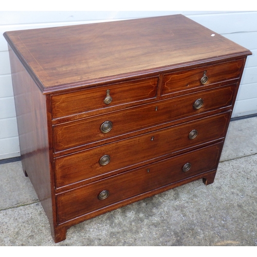673 - A mahogany chest of drawers, missing one handle, 94cm wide