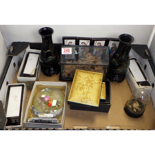 248 - A qty of Oriental collectables to inc miniature ceramic screens