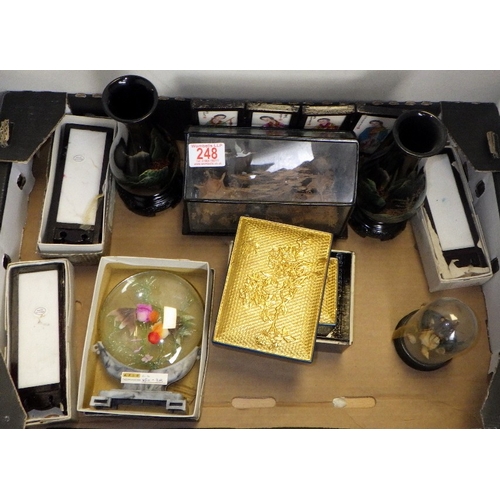 248 - A qty of Oriental collectables to inc miniature ceramic screens